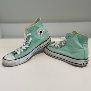 Converse Chuck Taylor All Star Classic High Top Women’s Size 9/Men’s Size 7
